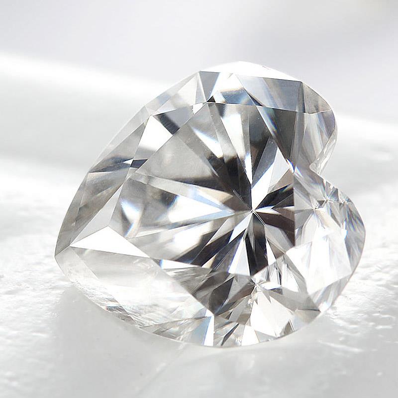 heart-shaped-moissanite-stone-Size-5-5mm-0-4-carat-diamond-Excellent-white-D-color-Purity